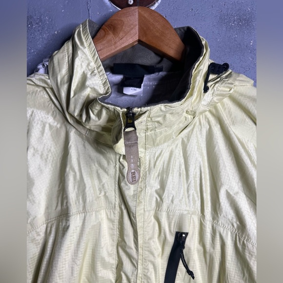 REI Recreational Equipment Women’s Rain Jacket in Yellow/Green.  Size XL - Picture 2 of 12